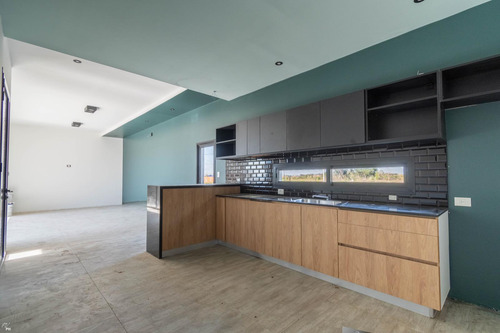 Casa En Venta 3 Dormitorios Ibarlucea