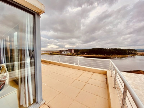 Imagen 25 de 27 de Apartamento 3 Dormitorios En Playa Mansa, Punta Del Este - Terraza De La Laguna