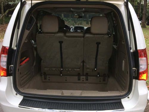 Chrysler Town & Country 3.6 Touring 5p 2012