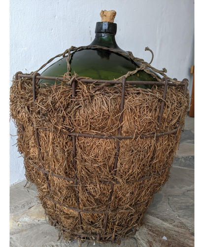 Damajuana Antigua, 60 Litros, Con Canasto Metálico, 70x60cm (Usado)