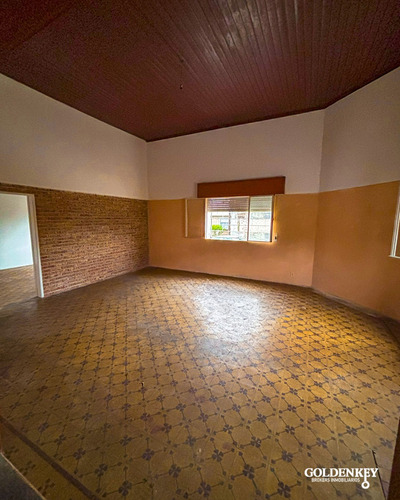 Casa Al Frente 3 Dormitorios Garaje Y Galpón Barrio Cerro