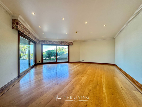 Casa En Venta De 7 Dorm. En Vitacura