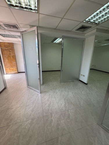 Oficina En La Torre Movilnet, Valencia, Carabobo. Zc.p