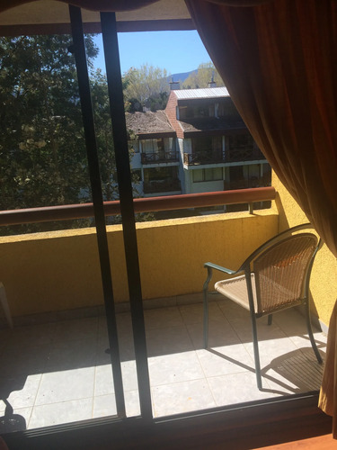 Departamento De 2 Dormitorios, 2 Baños. Con Estacionamiento.