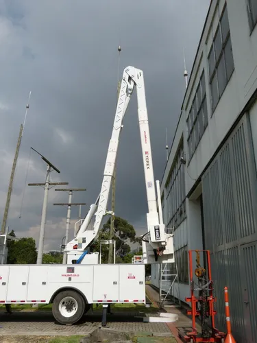 Grua Tipo Canasta Aislada