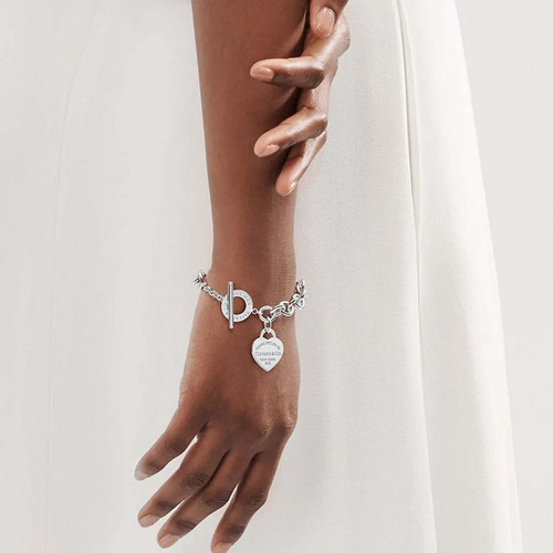 Pulseira Com Fecho E Berloque De Coração - Prateada