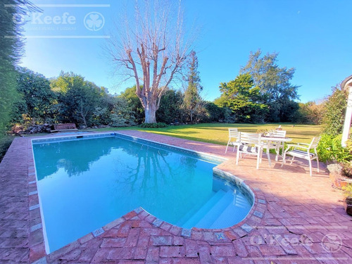 Imagen 27 de 30 de Casa En Venta De Cinco Ambientes Con Quincho Y Vista Al Fondo A Golf En Abril Club De Campo