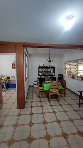 Casa Multifamiliar De 11 Habitaciones, Ideal Para Geriátrico En El Marqués. Negociable