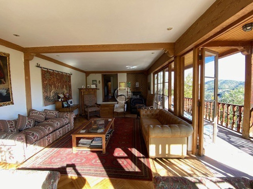 Casa En Venta De 5 Dorm. En Lo Barnechea