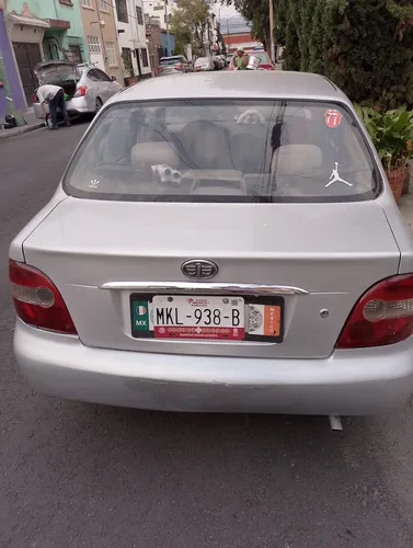 FAW F1 Sedan básico
