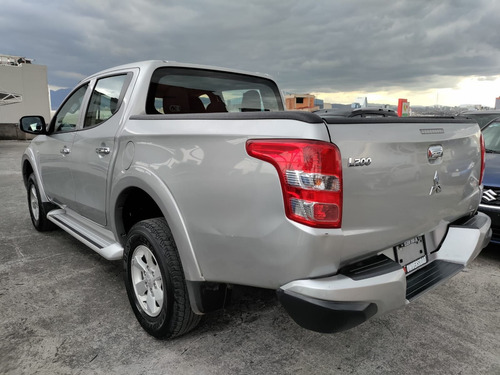 Imagen 4 de 14 de Mitsubishi L200 2018 2.4 Cabina Doble 4x2 Mt