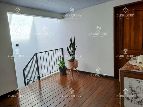 Vende Casa Impecable De 2 Plantas, 3 Dormitorios, Parrillero Y Piscina, Ubicada En Sauce De Portezuelo.