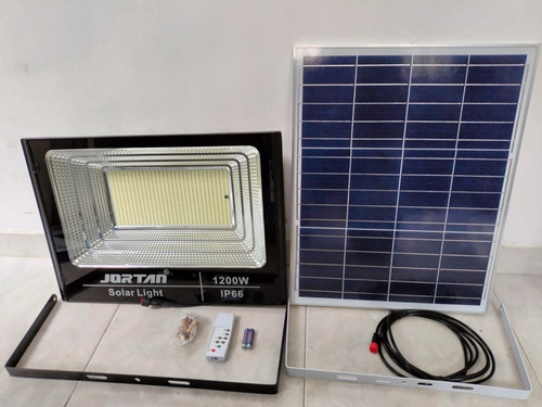 Imagen 2 de 2 de Reflector Led Recargable Panel Solar 1200w Extra Grande Ip66