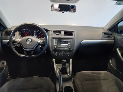 Imagen 10 de 11 de Volkswagen Vento Advance Summer Pack Full 2.0 N Mt | 2016