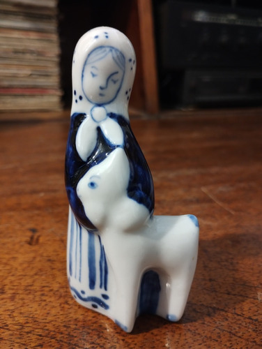Antigua Estatuilla De Porcelana Azul Blanca De La Urss 