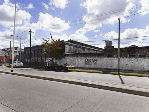Imagen 3 de 13 de Nave Industrial En Alquiler En El Centro De Lujan.