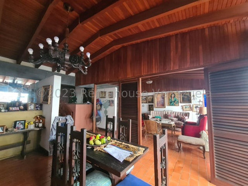 Amplia Y Comoda Casa Con Dos Niveles Y Muy Buena Distribución En Venta En El Cafetal, 25-4856