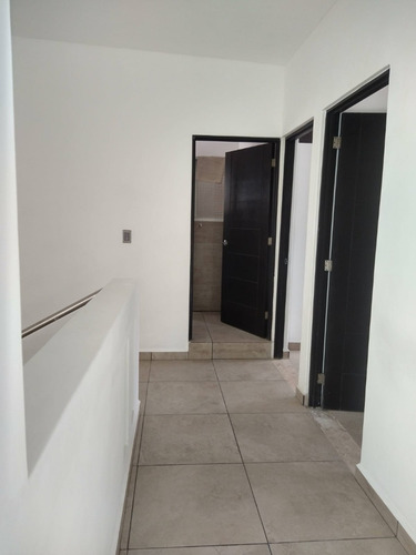 Se Vende Casa Sola, En Lomas De Cuernavaca, Moderna, Amplia, Iluminada, Jardín Y Alberca