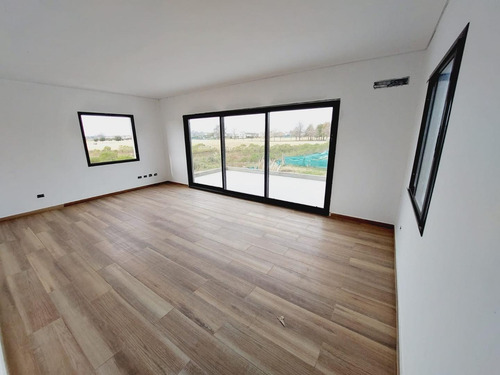 Imagen 18 de 19 de Excelente Casa En Venta. Unica! Vista Al Golf. Haras Santa M