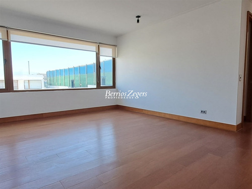 Casa En Arriendo De 4 Dorm. En Lo Barnechea