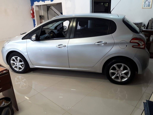 Peugeot 208 1.5 Allure Nafta Manual