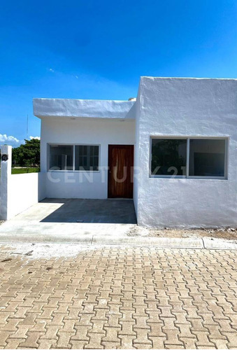 Se Vende Hermosa Casa Nueva En La Costa De Melaque