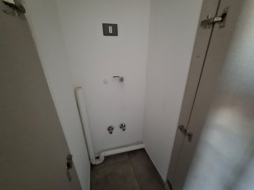 Moderno 1d 1b En Barrio Universitario, Cercano A Metros.