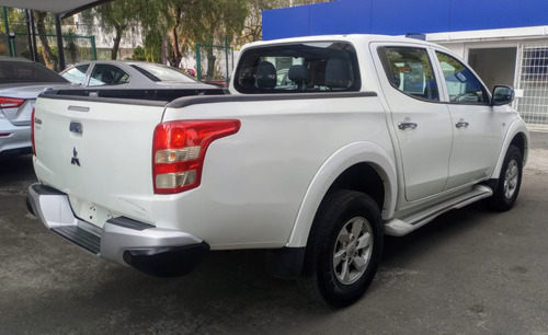 Mitsubishi L200 2.4 Cabina Doble 4x2 Mt