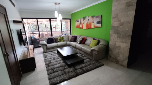 Apartamento En La Ave. El Milagro, Costa Virginia