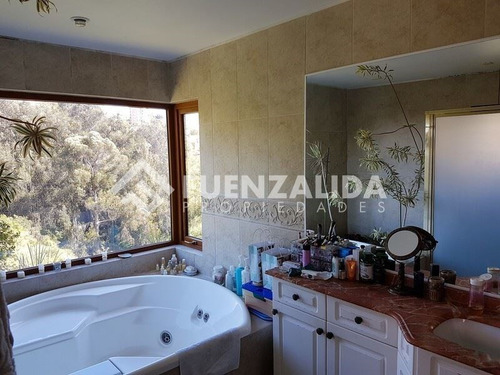 Casa En Venta De 5 Dorm. En Viña Del Mar