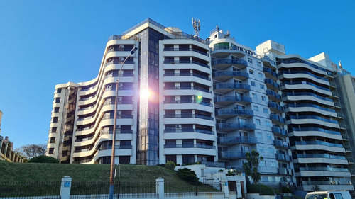 Imagen 1 de 30 de Vende Apartamento 3 Dormitorios, 2 Baños Y Garaje X 2 - Frente A La Rambla