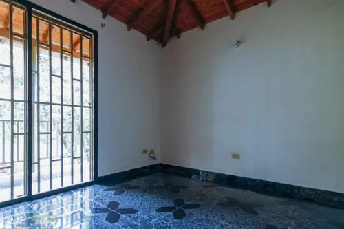 Casa En Venta En Casa De Dos Niveles Estacion Primera. Cod V12850