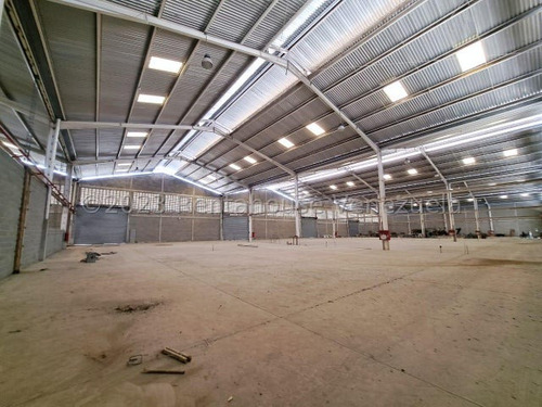 Gisselle Lobo Tiene Excelente Galpon En Alquiler En Barquisimeto Zona Industrial 2000 Metros Cuadrados Vigilancia Privada 24 Horas Camaras De Seguridad Tanque Subterraneo 450 Mil Litros 2 5 1 0 3 3 8