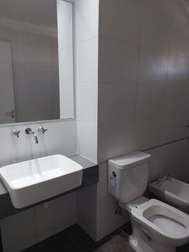 Imagen 13 de 16 de Venta De Hermoso Chalet Reciclado A Nuevo En Ituzaingo Norte