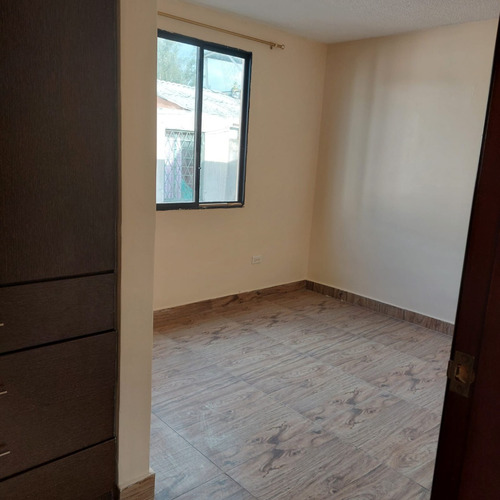 Se Vende Casa En Conjunto, Al Norte De Quito