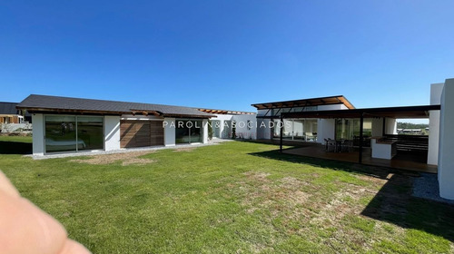 Imagen 6 de 30 de Venta De Espectacular Casa De 4 Dormitorios En Pueblo Mio