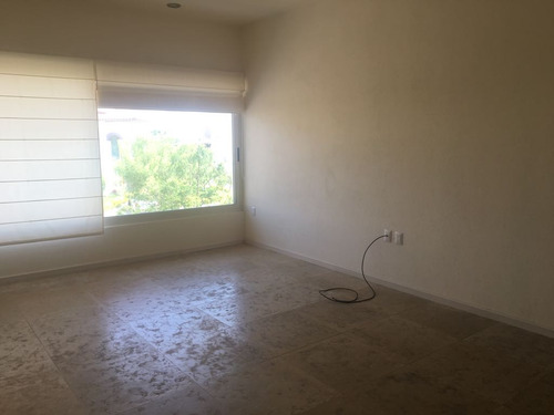 Casa En Venta En El Campanario