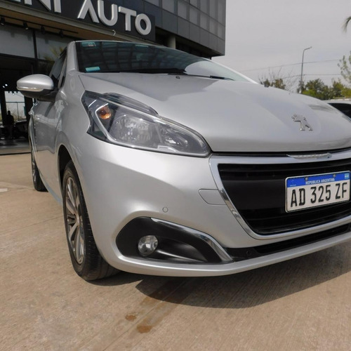 Imagen 17 de 19 de Peugeot 208 1.6 Feline Tiptronic