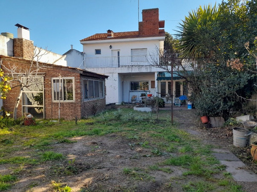 Imagen 17 de 18 de Chalet De 4 Amb En 2 Plantas Con Gran Jardín. Muy Buen Estado.