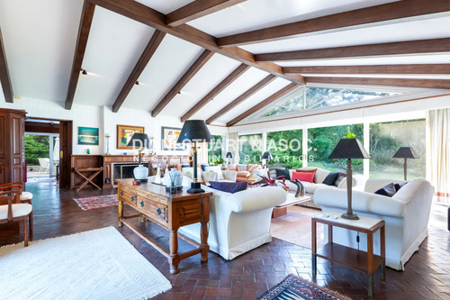 Imponente Casa En Playa Brava - Elegancia Y Confort