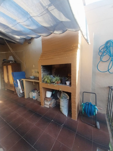 Casa De Tres Dormitorios Y Patio, Barrio Sargento Cabral, Santa Fe