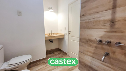Casa En Venta Con Pileta A La Laguna En Marinas, Puertos, Escobar