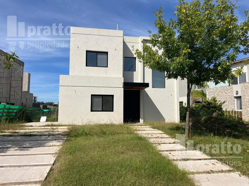 Casa En Venta De 3 Dormitorios En  Puertos Araucarias