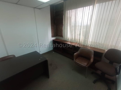 En Alquiler Estupendo Local Comercial Ubicado En El Recreo