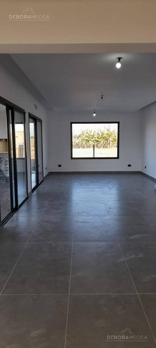Imagen 9 de 18 de Hermosa Casa A Estrenar Con Salida Al Agua - El Canton