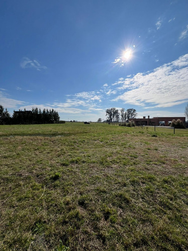 Se Vende Lote En Barrio Cerrado Frente A La Laguna.