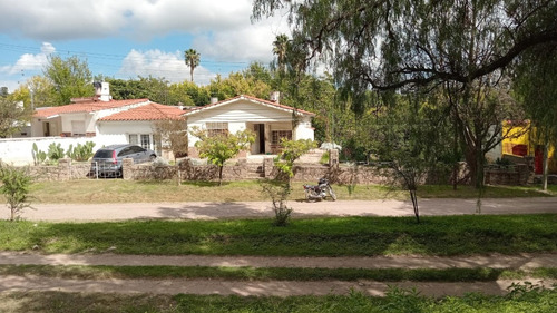 Tradicional Chalet Serrano A Reciclar. Oportunidad.