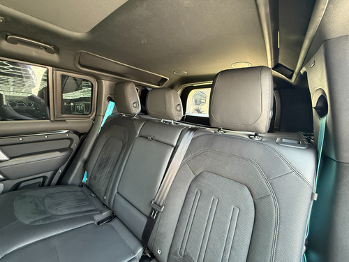 Land Rover Defender 110 Bond Edition 007 2022