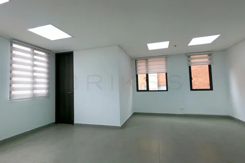 Oficina En Arriendo En Chico Norte. Cod A6556