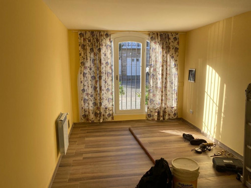 Casa Adaptada Oficina, 6 Despachos. Castelli Y Arenales, Reciclada.